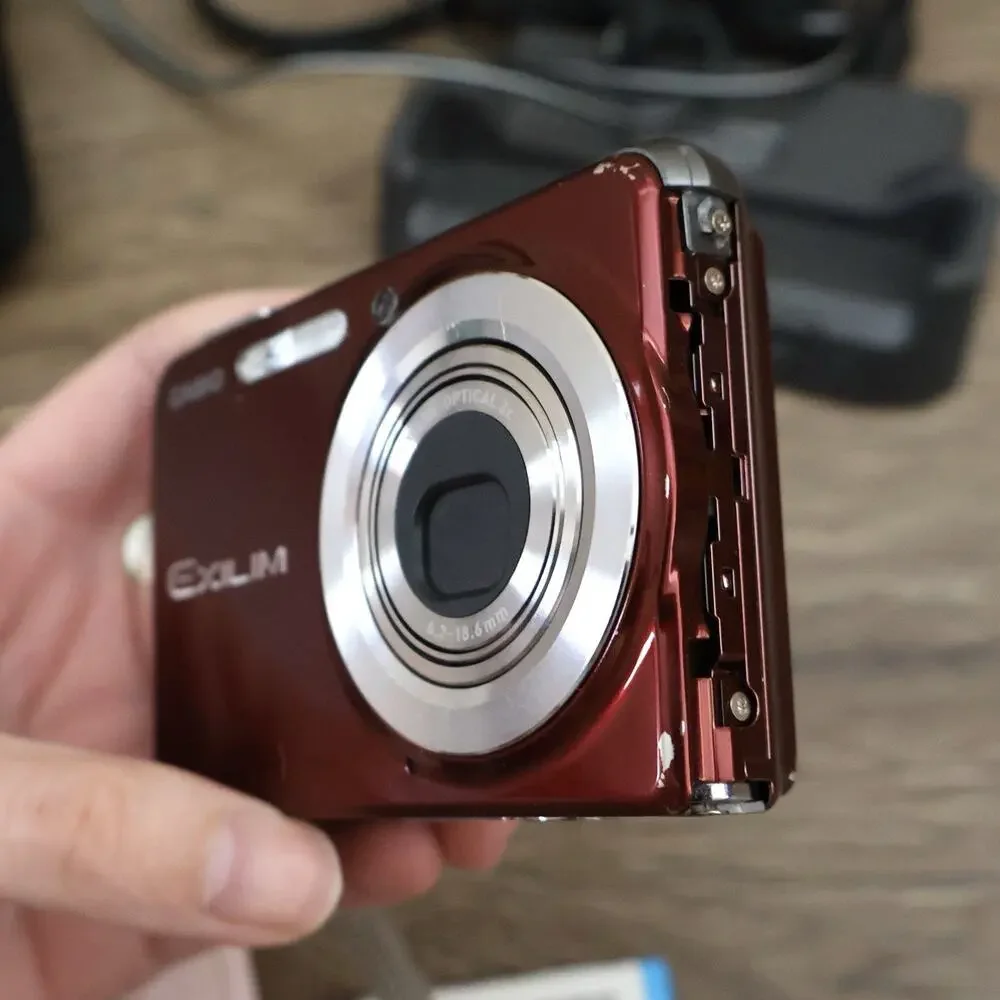 Vintage Casio Exilim EX-S880 Red Point and Shoot Digital Camera Bundle WORKS